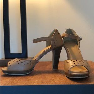 Nude heels with cut-out detail